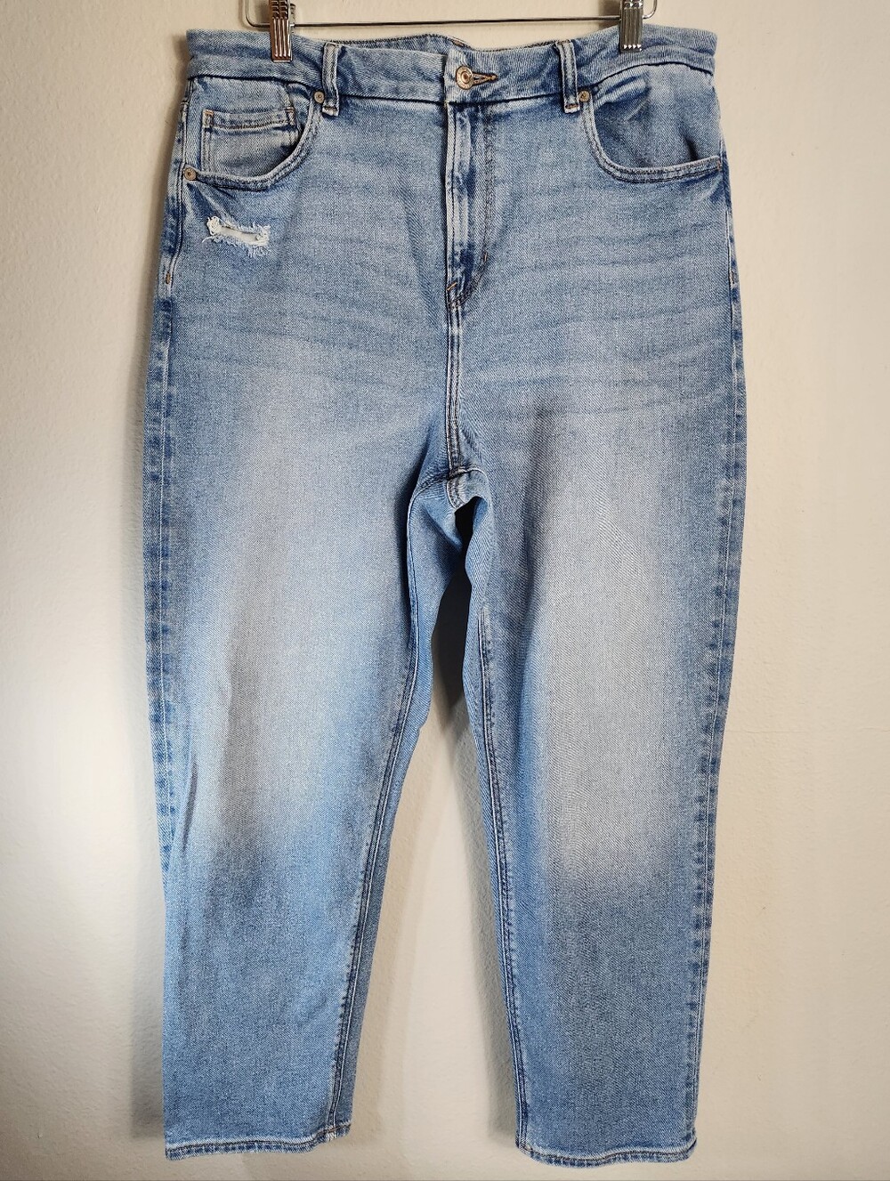 American Eagle Womens |16R| Light Wash High Rise Curvy Mom Jean